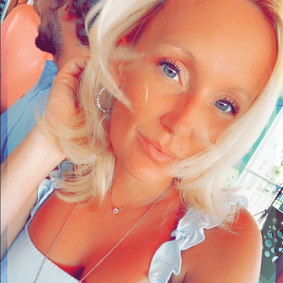 Meet your Posher, Christine - Picture 2 of 3